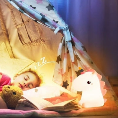 veilleuse enfant licorne fillette dort cabane lit