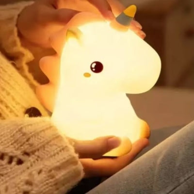 veilleuse enfant licorne enfant mains 